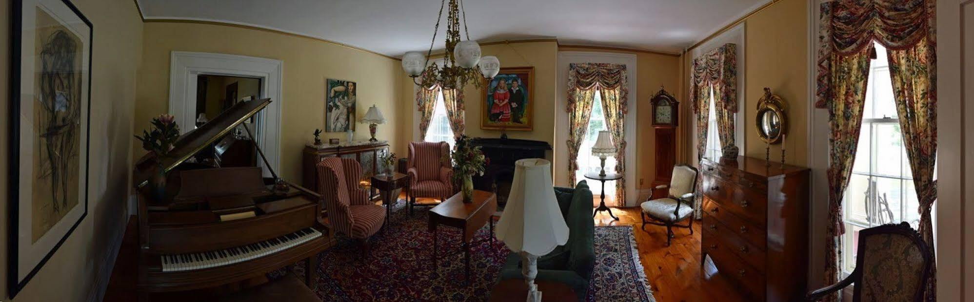 Oakcliff Bed And Breakfast Halfmoon 외부 사진